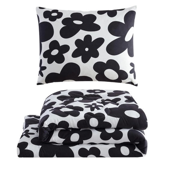 Urban Shop 2-Piece Quilted Comforter set. Twin/XL twin. Geometric Flwrs. NWT - Picture 4 of 16